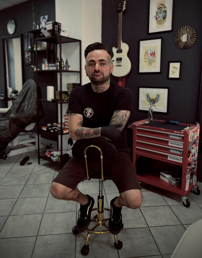 Tattoo artist karoy